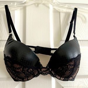 Victoria's Secret Bra. Size 32D in EXCELLENT LIKE NEW condition‼️ Black & Beige